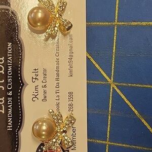 Rhinestone Bow Champagne Color Pearl   Earrings